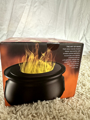 Halloween Mahli Flaming Cauldron Aroma Diffuser New in box