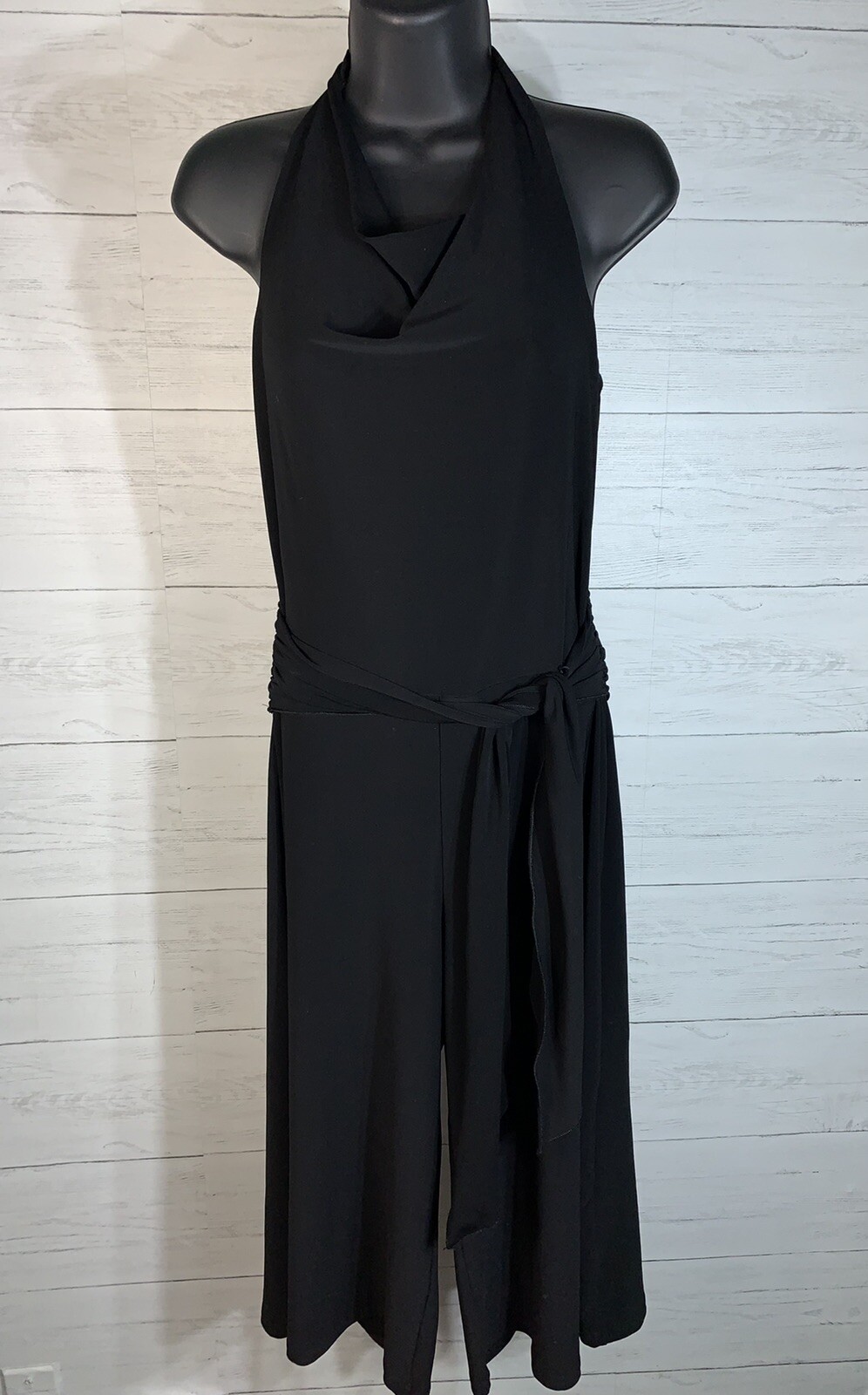 White House Black Market black halter neck cropped ju… Gem