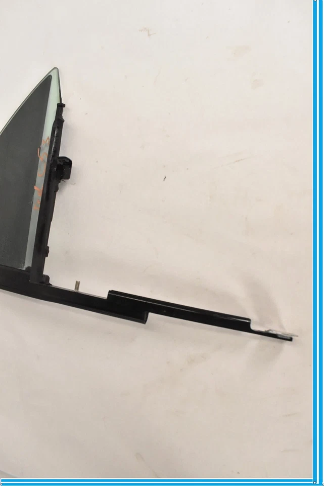 Оригинальное заднее левое стекло на четверть стекла со стороны водителя для Mercedes W218 CLS550 CLS63 12–18 годов выпуска - Изображение 3 из 4