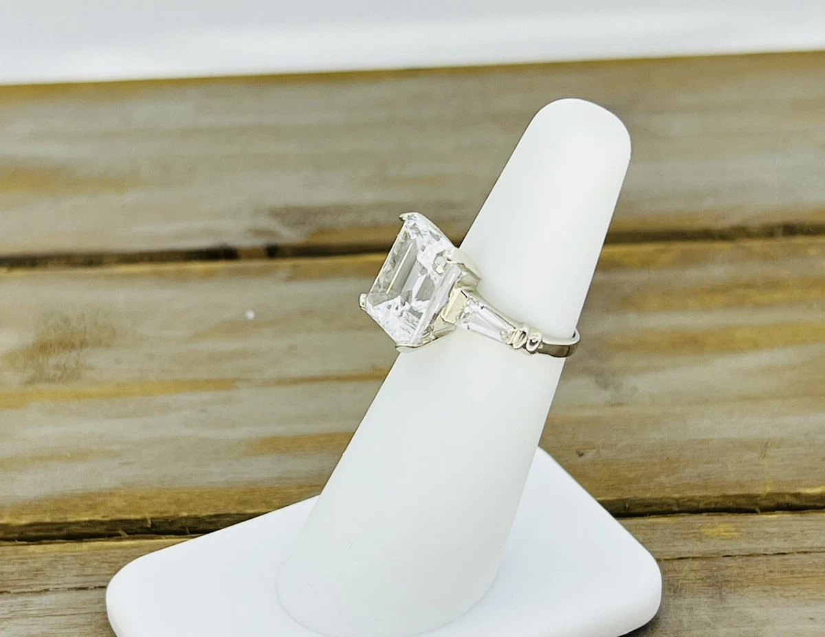 Emerald cut cubic zirconia ring white gold outlet
