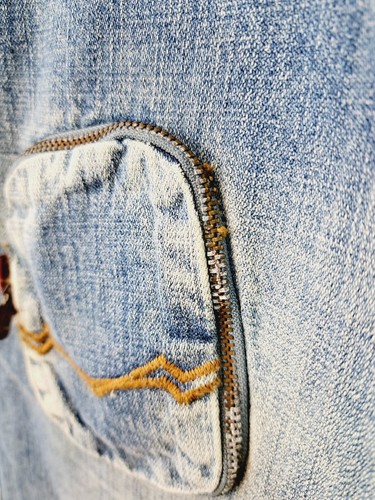 OMAVI NEW! DEADSTOCK! VTG 90'S Delux Fit Med Wash Jeans Size 40 Blue BLK - Picture 3 of 9