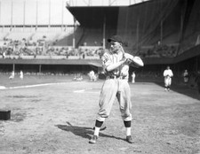 Pittsburgh Pirates' Lloyd Waner In Batting Stance 1930 Old Baseball Photo