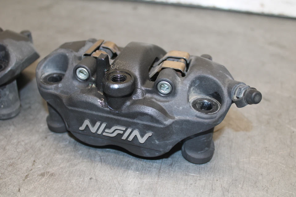 19-23 KAWASAKI NINJA ZX6R JUEGO PINZAS FRENO DELANTERO DERECHO IZQUIERDO PAR BB701 Foto 2 de 4