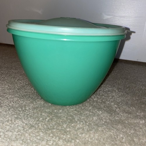 Tupperware Crisp It Lettuce Keeper Jadite 679 With Lid & Spike Vintage