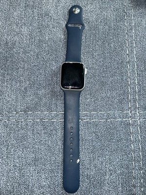 Apple Watch Series 4 40 mm Silver Aluminum Case with Navy Sport Band