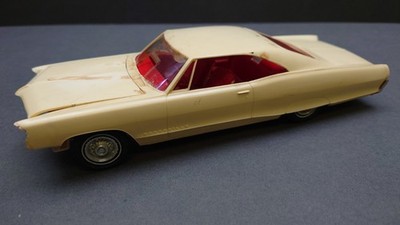 MPC 1966 PONTIAC BONNEVILLE GEBAUT - MODELLBAUSATZ IM MASSSTAB 1:25 SAMMLUNG LOT 344