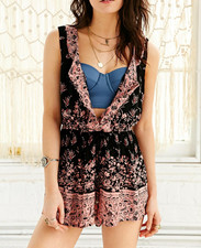 Ecote Urban Outfitters Magdalena Playsuit Romper Floral Printed XS New 274939