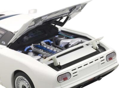 オートアートブガッティ　EB 110 GT ホワイト1:18 1/18 Bugatti EB110 GT White Diecast Car Model By Autoart