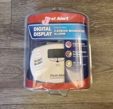 First Alert Carbon Monoxide Alarm Dual Power Plug-In and Battery Backup CO615 