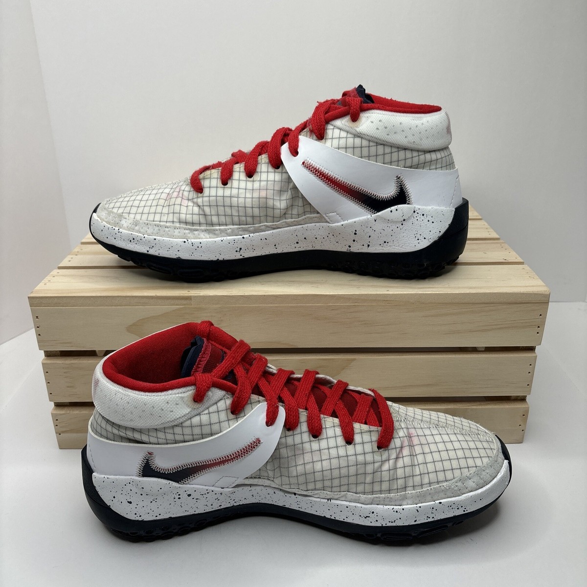 kd 13 white and red