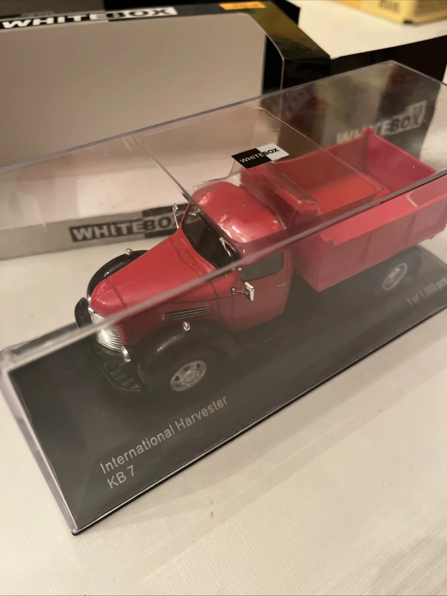 WhiteBox 1/43 – Chevrolet C30 Truck 1961 Rouge (occasion, Boîte Incluse)
