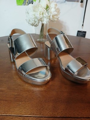 AEROSOLES Silver Sandals with Modern Minimalist Design Size 10.5