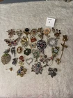 30 Vintage Rhinestone Brooches Costume Jewelry Gold/Silver Tone Lot #2