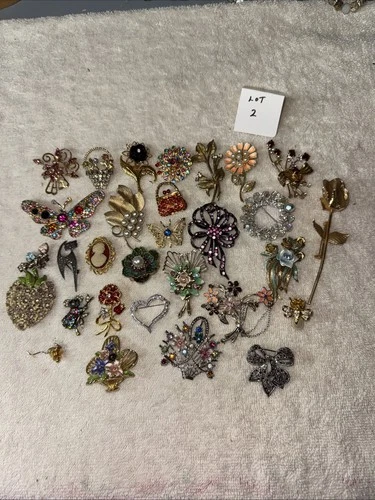 30 Vintage Rhinestone Brooches Costume Jewelry Gold/Silver Tone Lot #2