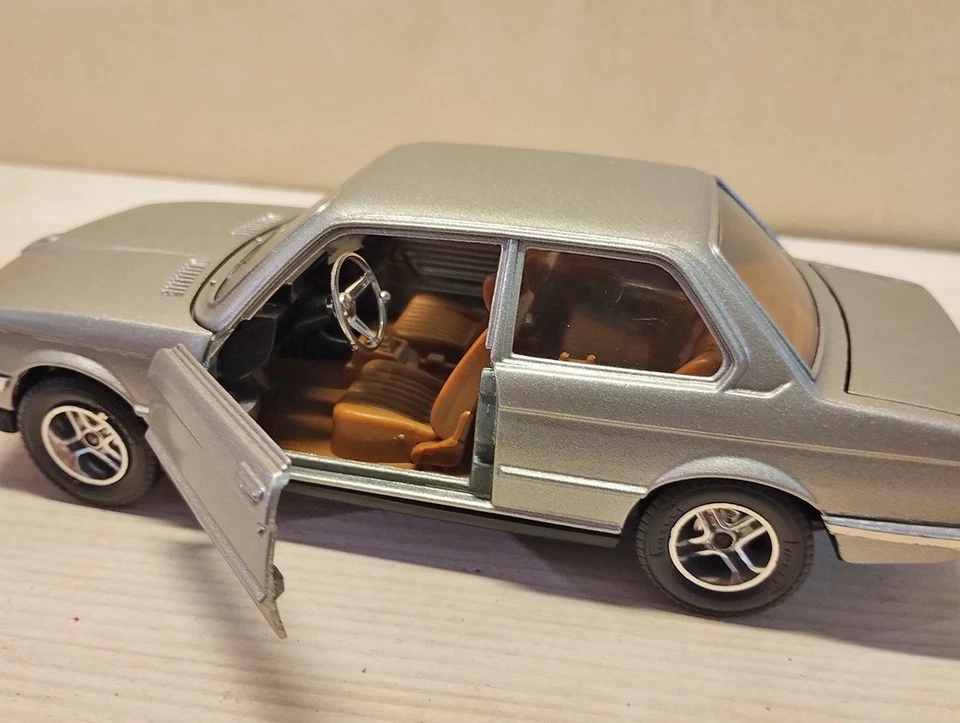 BMW 320 - MEBETOYS 1/25 - Immagine 3 di 3