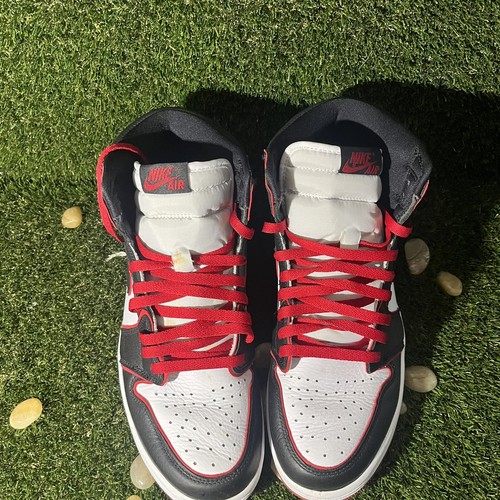 Size 10.5 - Jordan 1 Retro High OG Bloodline 2019 - Picture 2 of 9