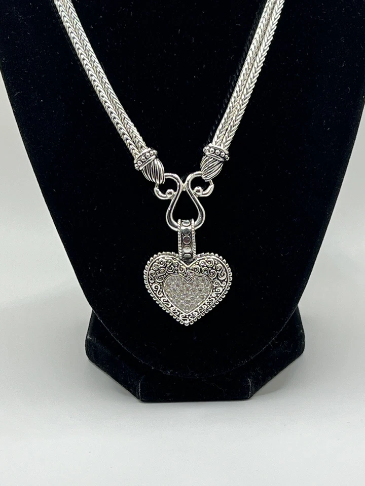 Pulsera Collar Lia Sophia “Love Dust” Demi Parure Corazón Pavimentado Tono Plata Usado en Excelente Condición Foto 2 de 4