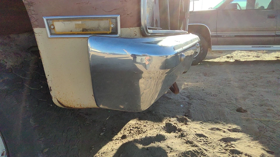 Conjunto de parachoques delantero cromado Chevy K30 1983-1988 con soportes OEM 14043720 Foto 3 de 4