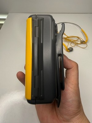 Sony Sports Mega Bass Walkman FM/AM Radio WM-FS495 - Vintage