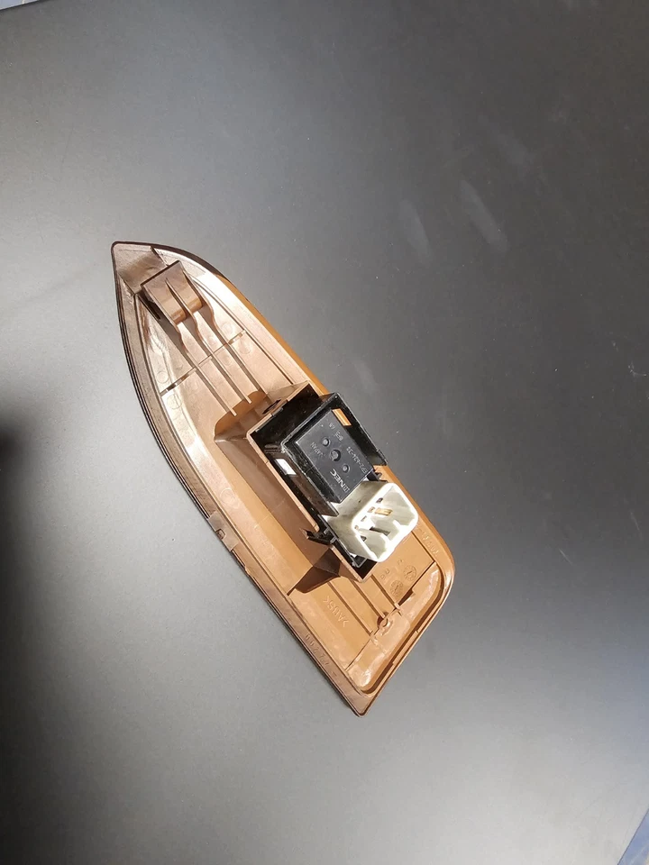 Toyota JZX100 Chaser Mark II RH RIGHT REAR Window Switch & Surround 96-01 — 第 2/2 张图片