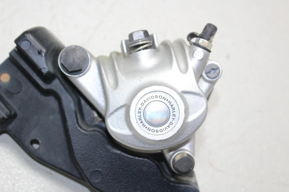Задний тормозной суппорт 2012-2016 Harley-Davidson Seventy Two Xl1200v с креплением - Изображение 2 из 4