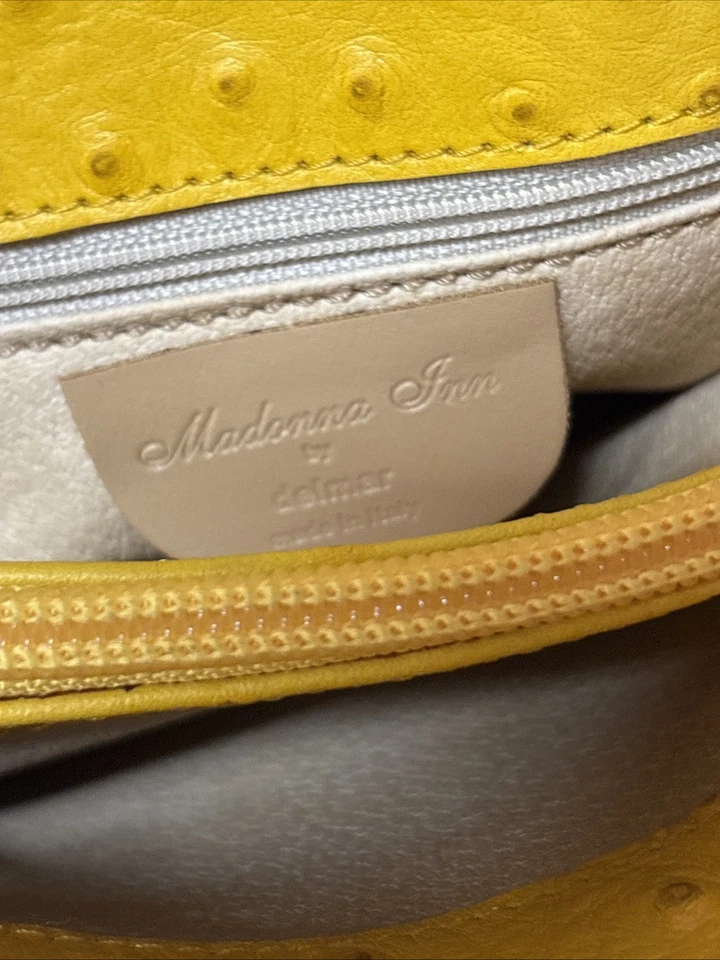 Cartera Madonna Inn de colección de avestruz amarilla hecha por Delmar rara hecha en Italia Foto 3 de 4