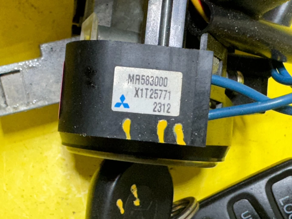 1999-2003 MITSUBISHI GALANT IGNITION switch lock w/key OEM MR583000 - Imagem 3 de 4