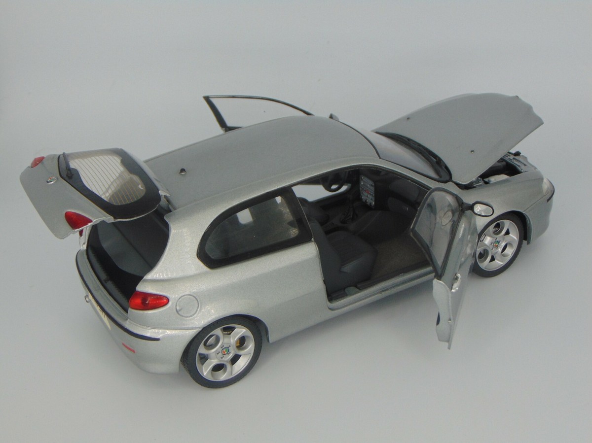 アルファロメオ　1/18 RICKO 147 CUP VERSION RICKO アルファロメオ 147 (CUP VERSION) 1/18 ミニカー