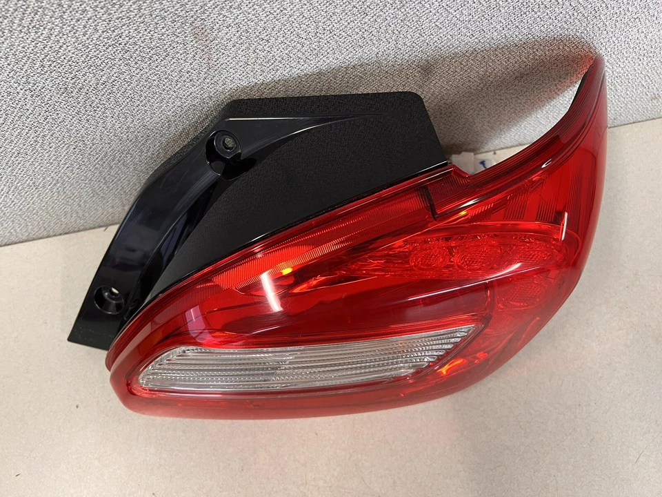 Luz trasera LED para pasajero derecho Mitsubishi Mirage 2017-2024 probada Foto 3 de 4