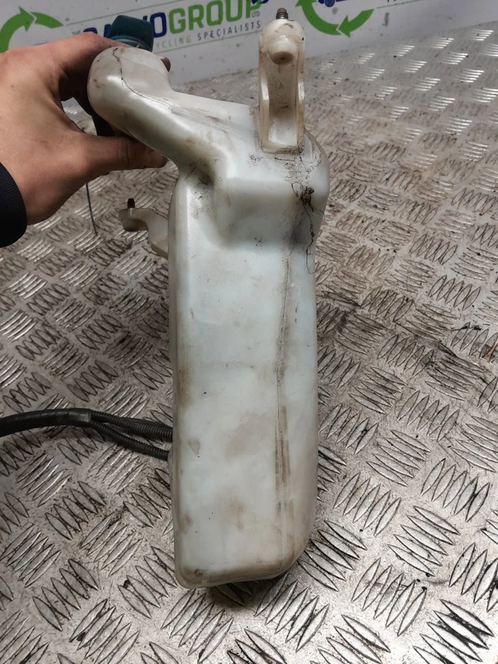 VOLKSWAGEN FOX WASHER BOTTLE AND MOTOR 6Q0955453 2005-2011 - Image 3 of 4