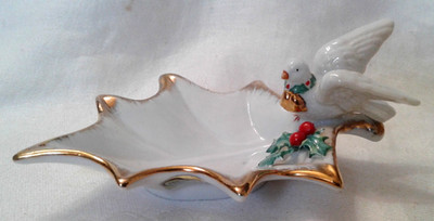 Vintage Enesco Small Christmas Holly Dish w/White Dove - E9035