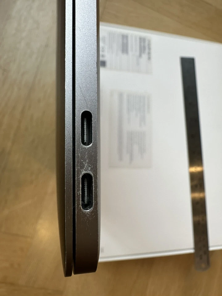 Apple MacBook Pro Retina 13.3" 2017 128GB SSD 8GB Ram 2.3GHz Core i5 Space Grey - Image 3 of 4