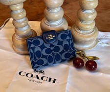 Coach Women&rsquo;s Bifold Wallet Blue Signature Logo Zipper ID Window Credit Card