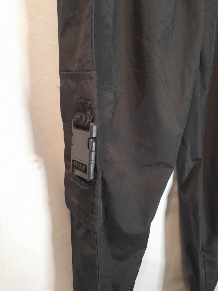 Boohoo MAN Mens Shell Cargo Trousers Fit Size L Black eBay