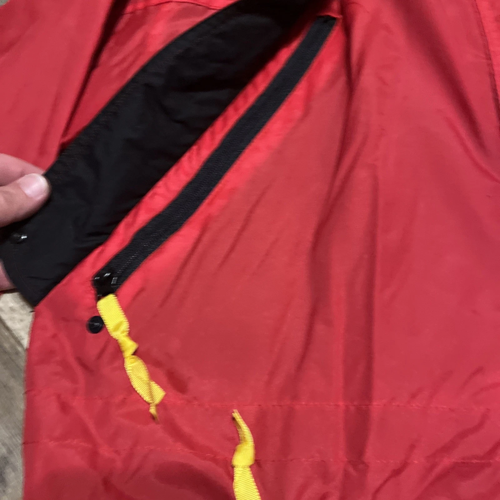 VINTAGE Marlboro Adventure Team Jacket Large Red Windbreaker Rain Hood See Pics - product detail image 4