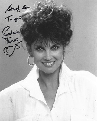 Caroline Munro persönlich signiertes 10'' x 8'' Foto - WUNDERSCHÖN #11