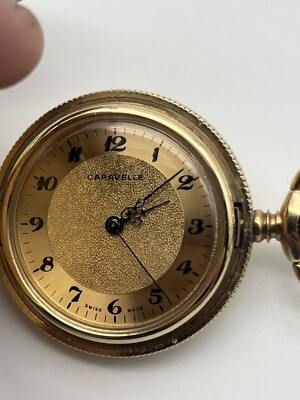 Montre Vintage CARAVELLE N4 - Mécanique à Remontage Manuel 17 Rubis - Boîtier Et Bracelet Acier Argenté - Occasion