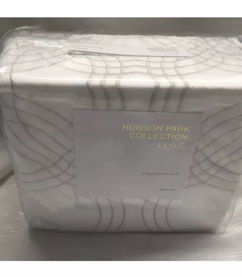 Funda nórdica Hudson Park Luxe Belmonte marfil dorado pálido KING + una farsa estándar. Foto 2 de 4