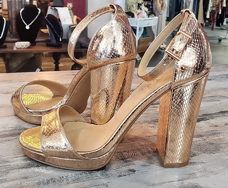 Tacones Krush oro rosa con correa al tobillo talla 7 Foto 2 de 4