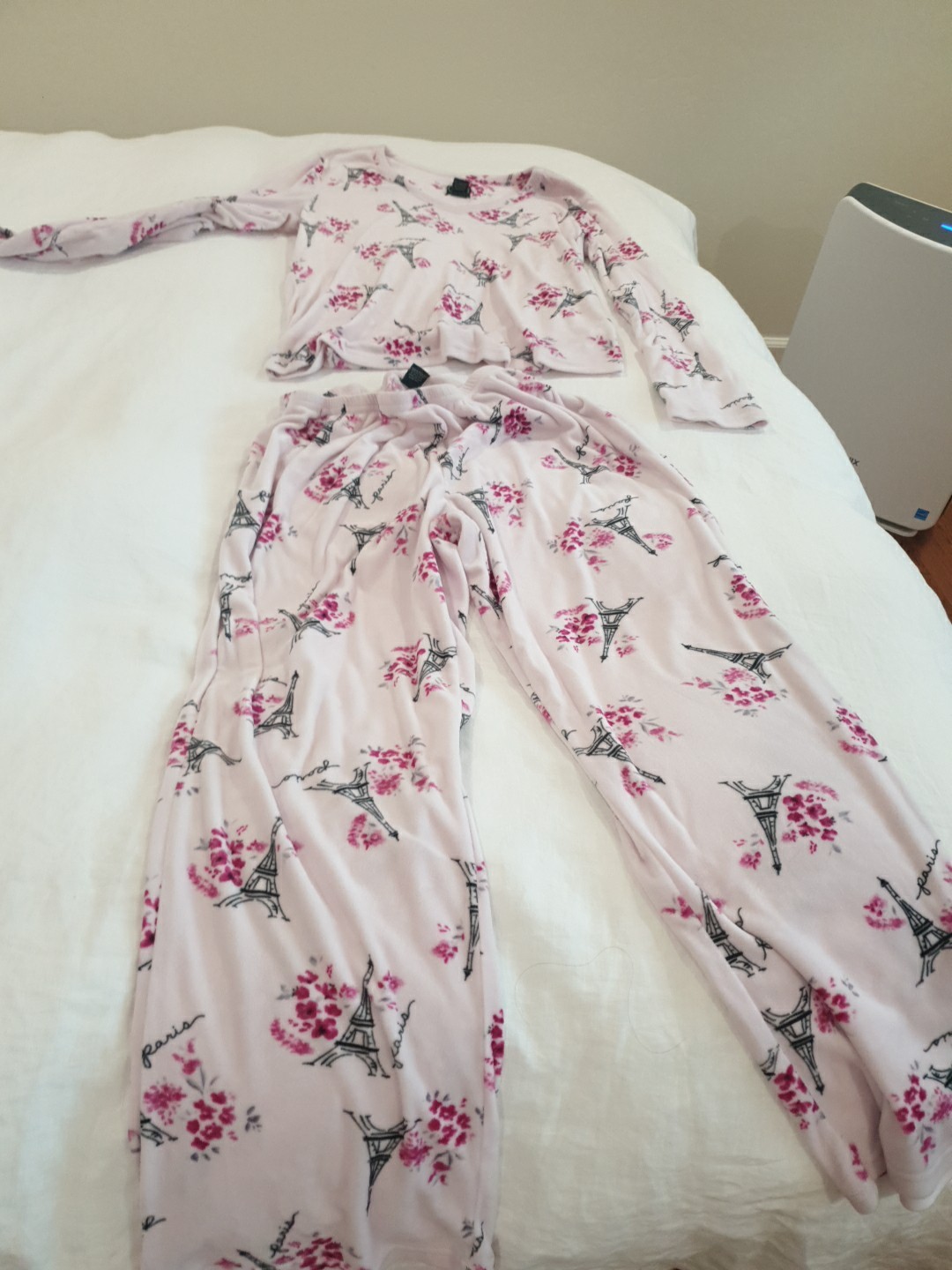 Laura Ashley Pajamas Women’s M Pink Floral  Pants + V Shirt Long Sleeves