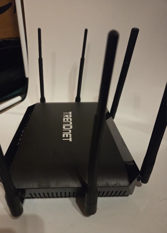 TRENDnet TEW828DRU StreamBoost Gigabit Ethernet Wireless Router - Image 4 of 4