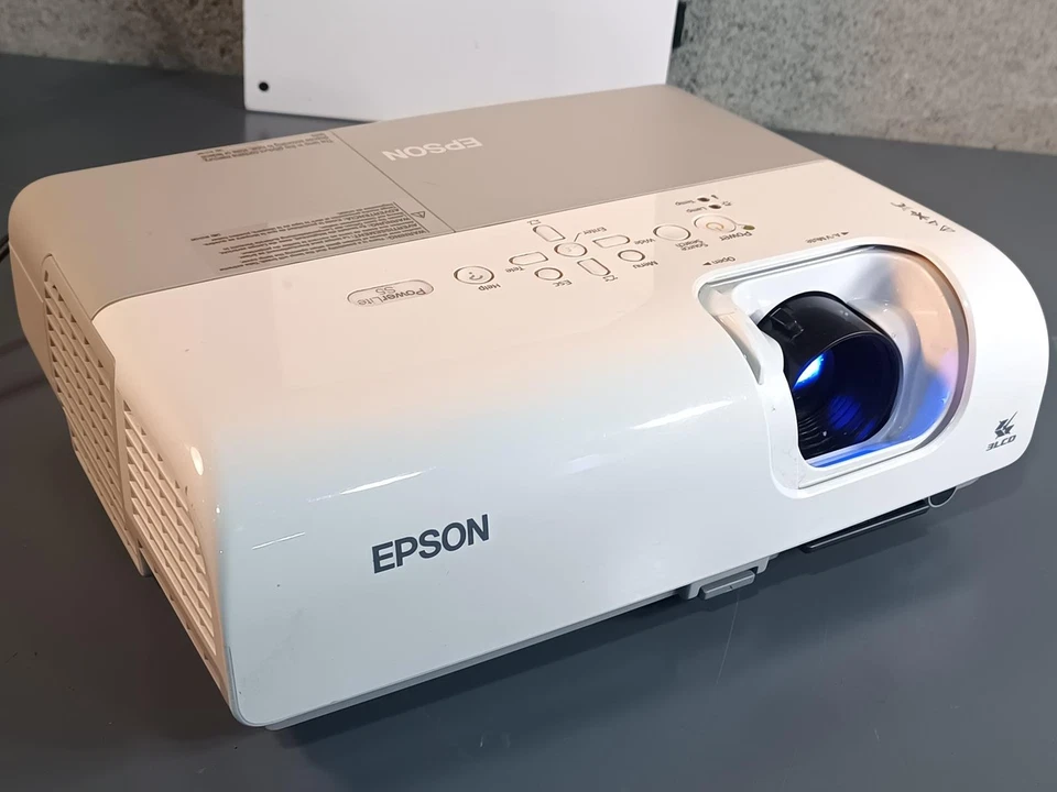 Epson PowerLite S5 Multimedia Projector – 2000 Lumens SVGA - Image 2 of 4