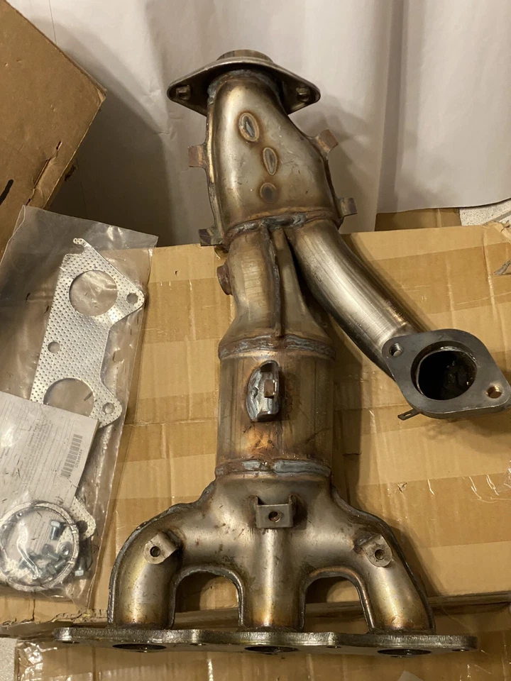 Dorman 674-111 Manifold Catalytic Converter for 2004-2011 Mitsubishi Endeavor - Image 2 of 4