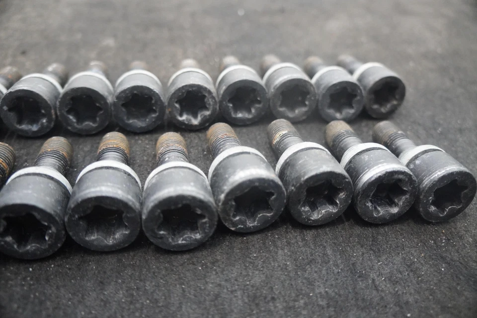 Juego de 20 tuercas de llanta de rueda tuerca perno tuerca OEM Lamborghini Urus S 2024 Foto 3 de 3