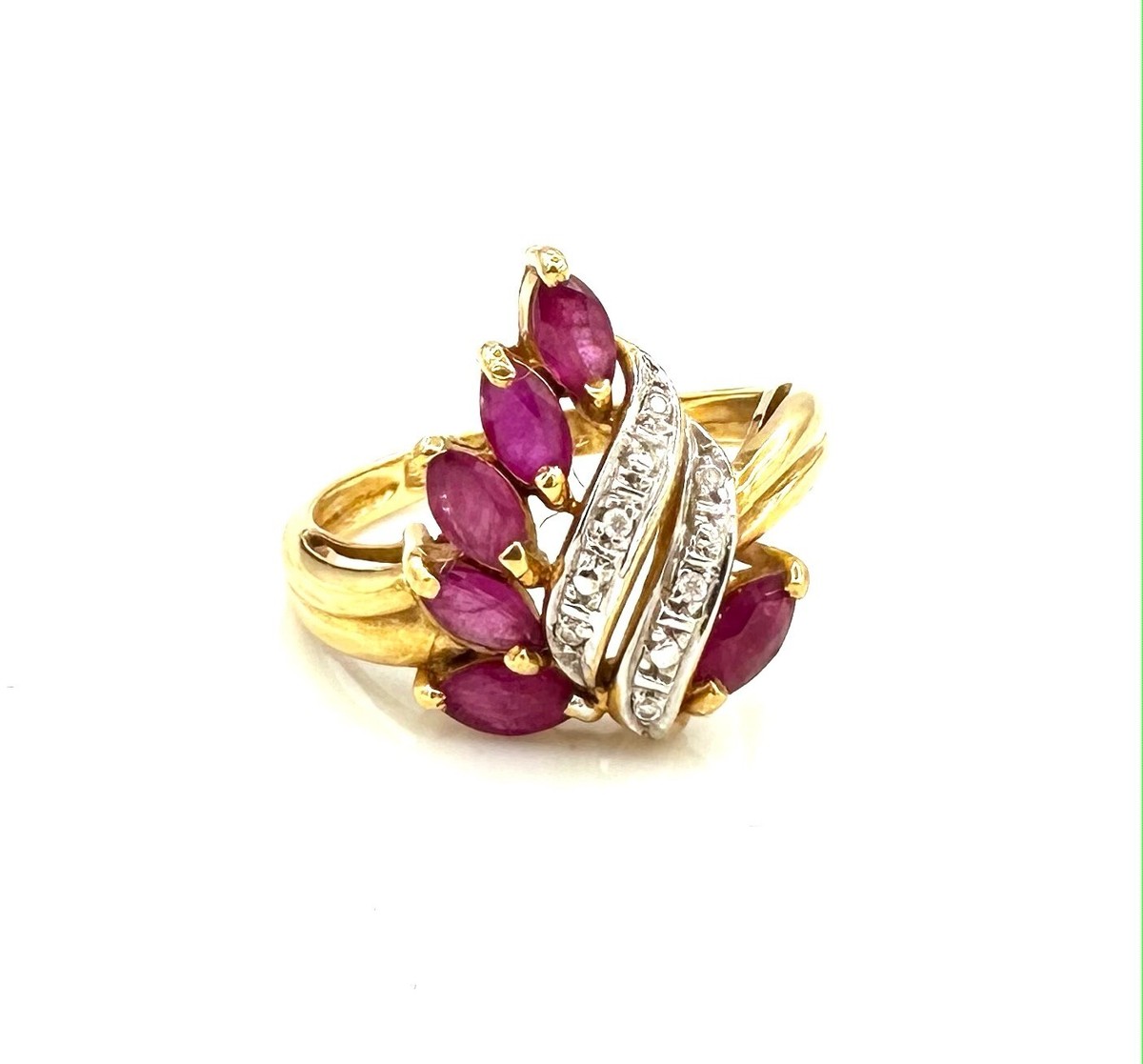 Bague Or 18 Carats Rubis Et Diamants 0,06 Ct - Taille 56 - 2,77 G - Occasion