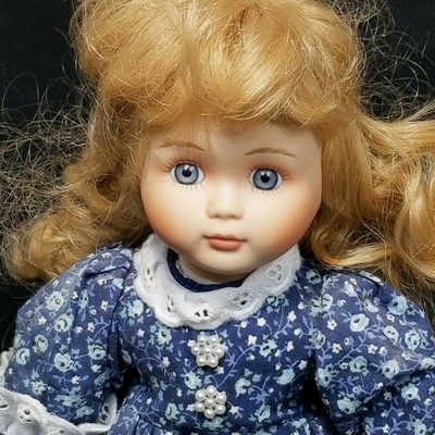 Geppeddo 11 5 Collectable Porcelain Girl Doll Dark Blonde Hair