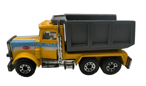 Matchbox Peterbilt PACE CONSTRUCTION yellow Dumper 1981 Dump Truck 1:80 Macau - Picture 3 of 9