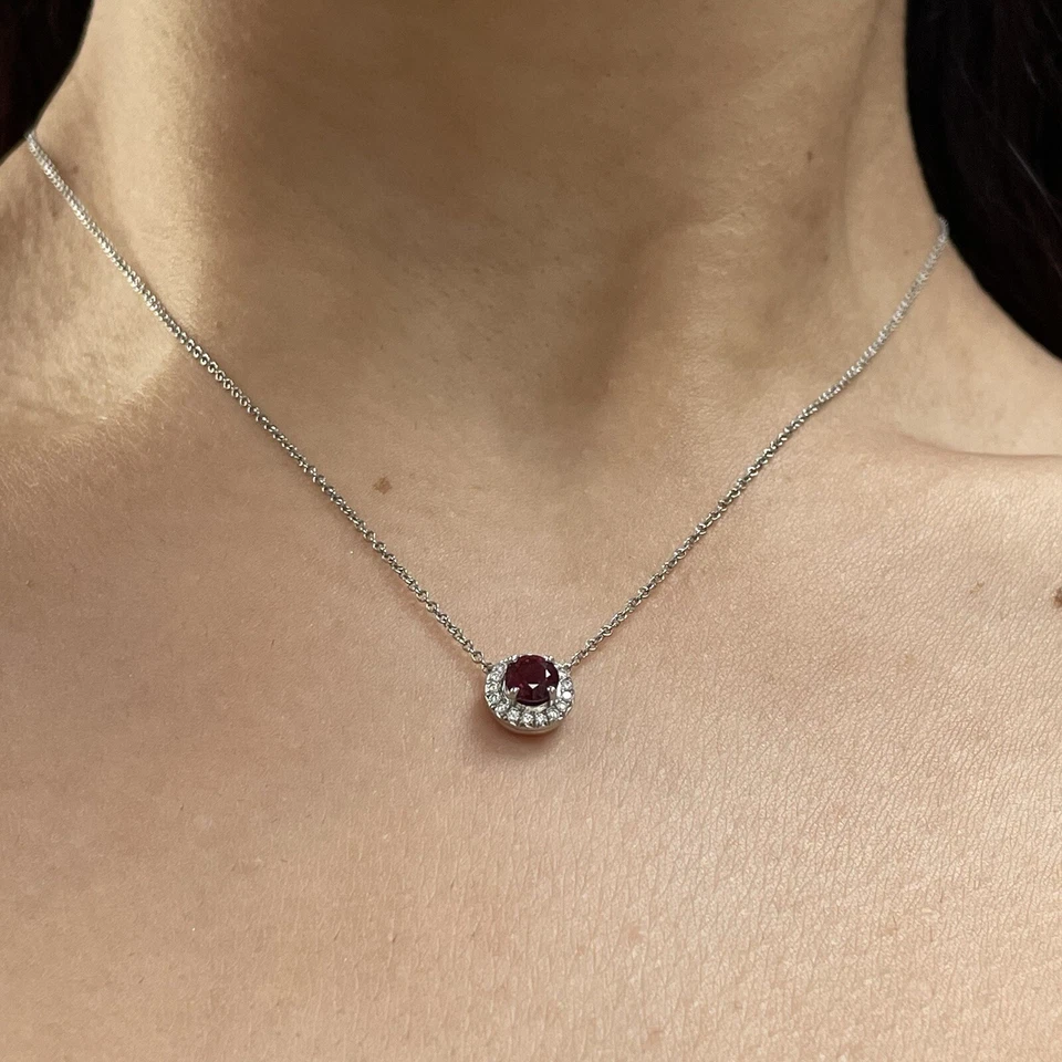 Tiffany & Co. Colar pingente redondo de rubi e diamante de platina Soleste US$ 9000 - Imagem 2 de 4