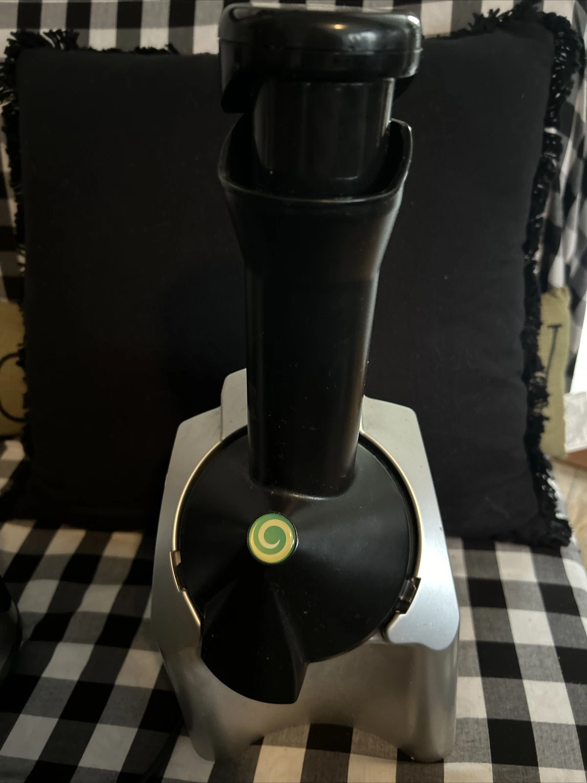 Yonanas 901 Electric Healthy Frozen Fruit Dessert Treat Maker Machine