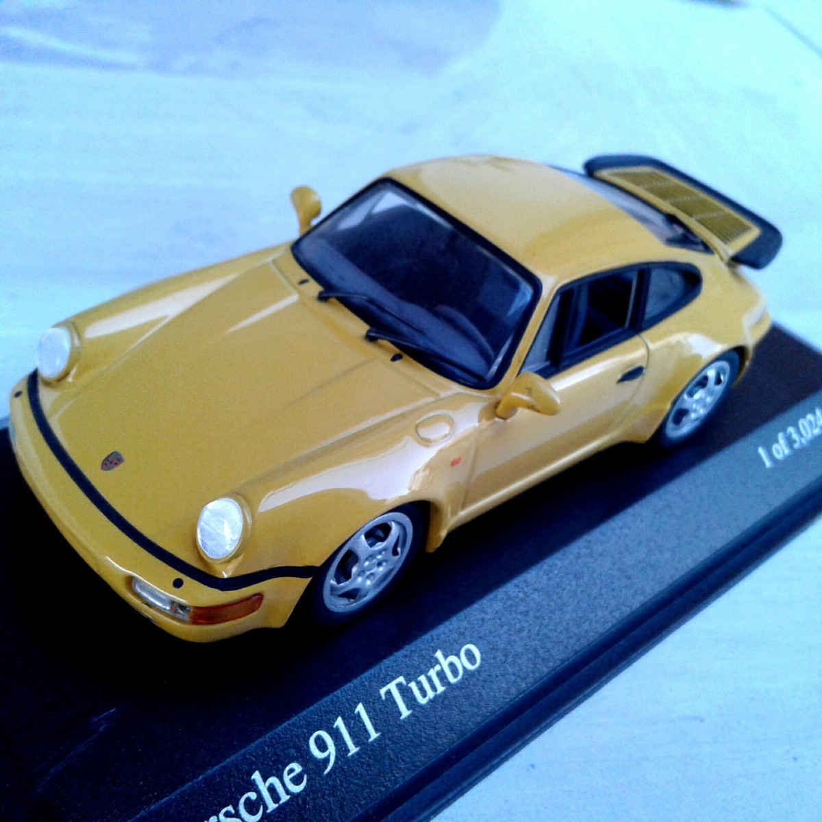 MINICHAMPS「Porsche 911 Turbo 1990」 1/43 MINICHAMPS PORSCHE 911 turbo 1990, yellow Min. 430069110 mint